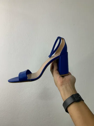 Sandália de tira azul