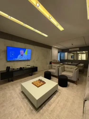 PARQUE 10. COND SAINT LAURENT. MOBILIADO, 3 SUITES, SALA PARA 2 AMBIENTES  E 2 VAGAS.