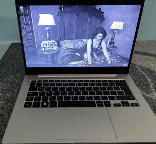 Samsung Galaxy Book Go Snapdragon 7c Gen 2 - 4GB RAM