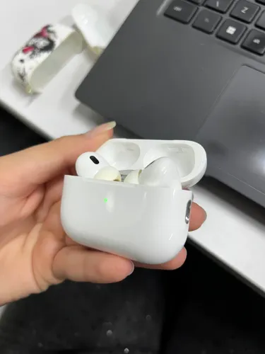 AirPods