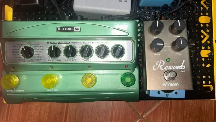 Pedais de guitarra Line6 DL4 Modeler + Reverb Fuhrmann