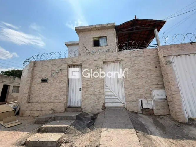 Casa 21 quartos para aluguel Morrinhos 50m² Montes Claros MG
