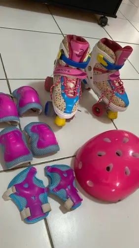 Vendo patins bem conservado.