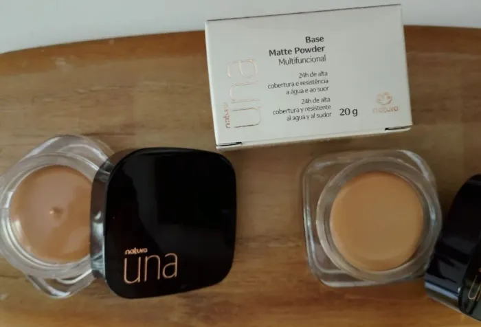 Base Matte poder Natura e maquiagens 
