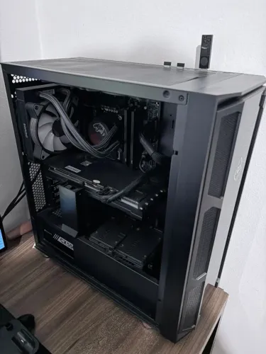 PC Gamer i5 11400F + RX 5700 XT 8GB + 16GB RAM + SSD NVMe 1TB + 480GB SATA + 6 fans