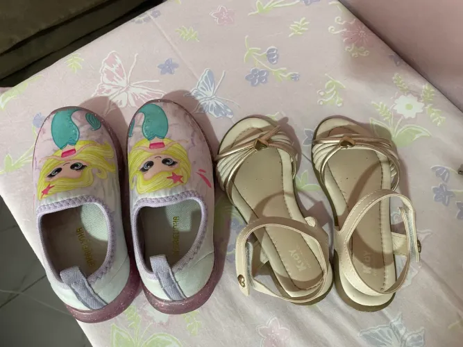 Vende tênis e sandália infantil