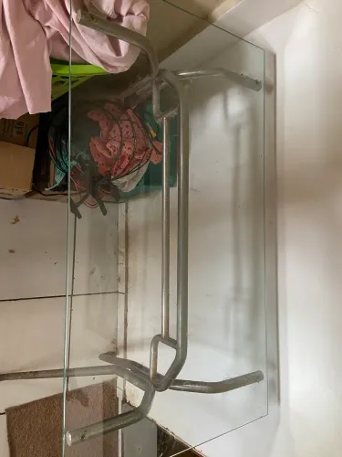 Mesa de vidro expositora/multiuso à venda!