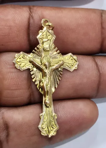 Pingente crucifixo de ouro