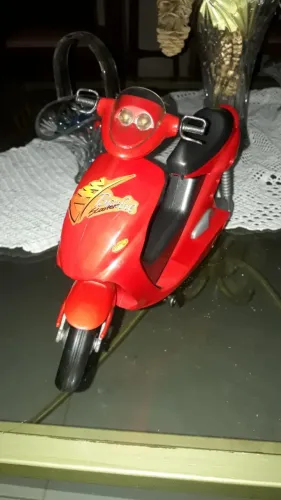 BARBIE PARA COLECTOR - MOTO SCOOTER ANO 1999 ESTILO VESPA COM 30 CM DE L X 19 A NOVINHA