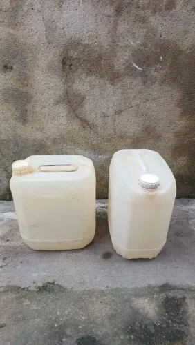 Vendo 2 Galões para abastecer Combustível, capacidade de 20 litros cada.
