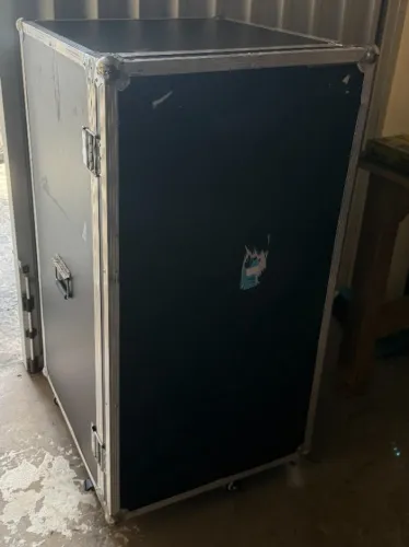 Case, caixa de transporte rígida