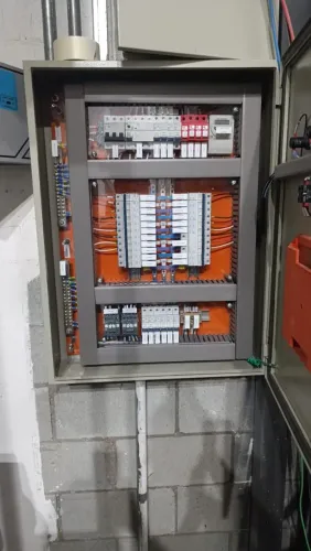 precisa se de eletricista montador