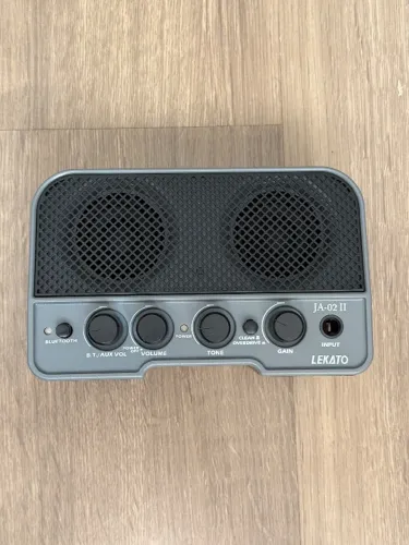 Mini Amplificador Lekato JA-02 II - Bluetooth/Recarregável