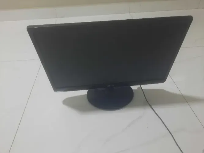 Monitor LG 22 polegadas e o cabo