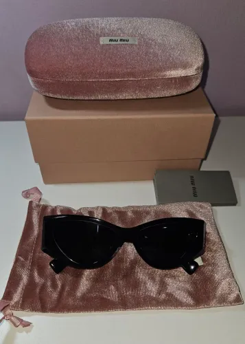 Óculos de Sol Miu Miu Gatinho Preto Original