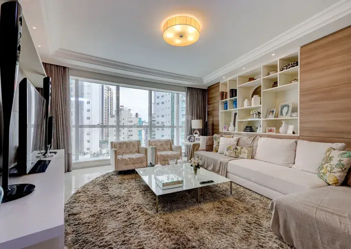 Apartamento decorado da EMBRAED no Edifício Alexandria em Balneário Camboriú.