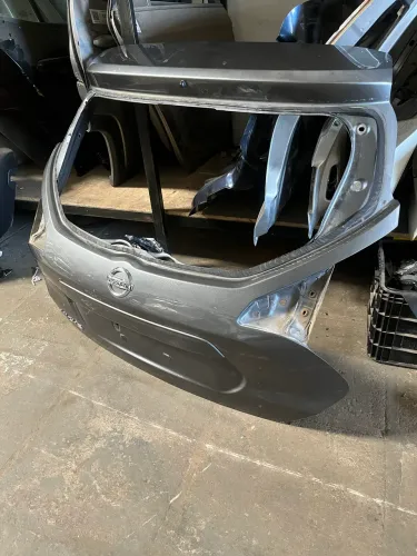TAMPA DE MALA NISSAN KICKS 2018