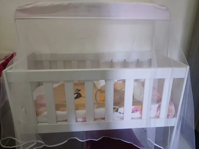 Berço novo, vai com colchão e o kit Berço de menina