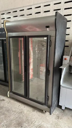 Refrigerador auto serviço 2 Portas Fricom