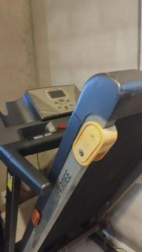Vendo esteira atlética advanced 430EEou troco por algo do meu interesse. Valor R$ 1.000,00