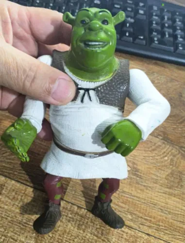 Boneco Shrek 17cm braços mexem