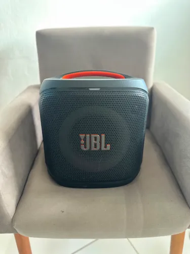 Vendo Jbl novinha sem marcas de uso