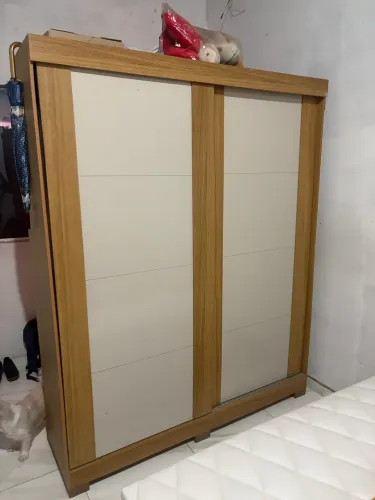 Guarda roupa semi novo 