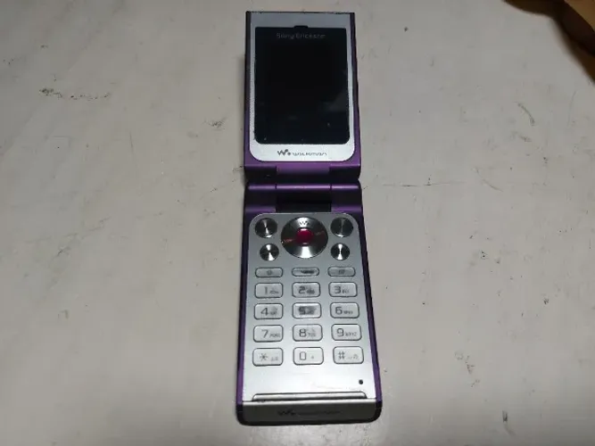 Sony Ericsson W380i Walkman roxo no estado para retirada de peças possui bateria original