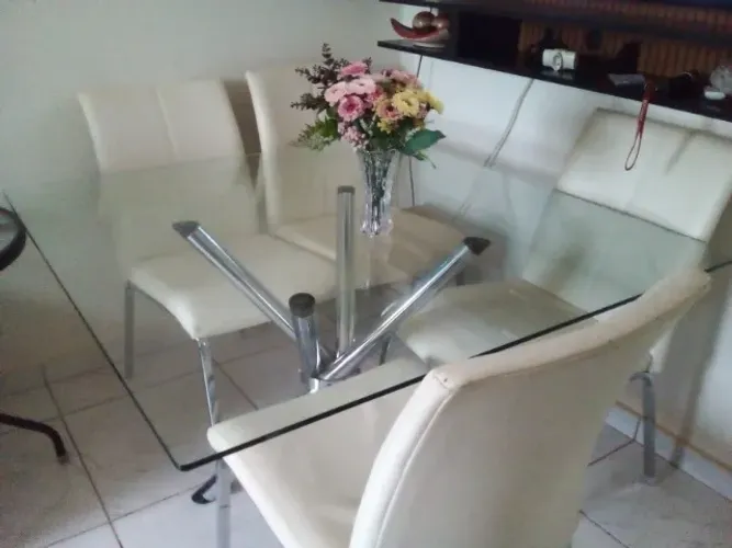Mesa de jantar quadrada