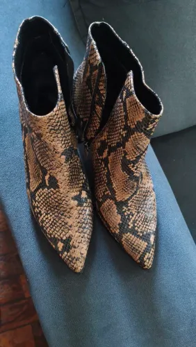 Bota linda super estilosa animal print 