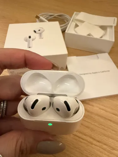 AirPods 4 - Com cancelamento de ruído