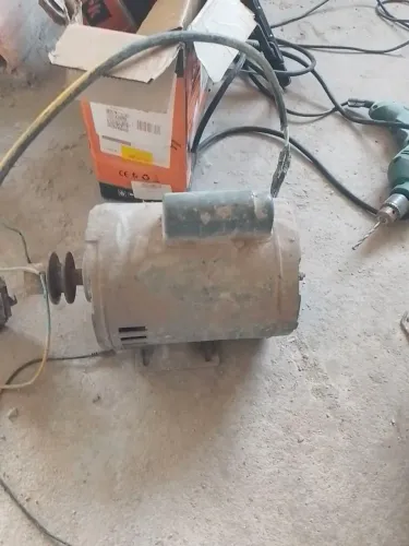 Vedo um motor de betorneira trifásico funciona no 220e 110