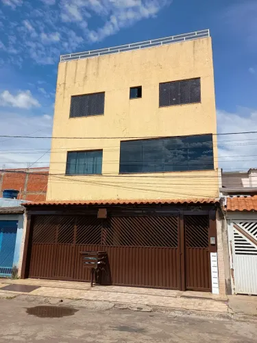 ALUGO apto. R.FUNDO II, de 1 quarto, eh de cobertura, área muito grande.