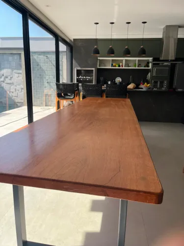 Mesa de 4 metros em madeira maciça prancha única