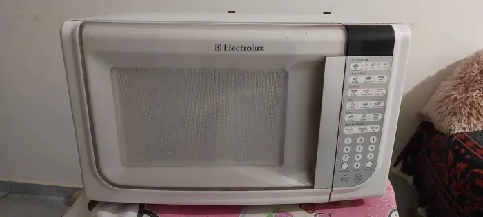 Micro-ondas Electrolux 31L - Grande, Potente e Bom Estado