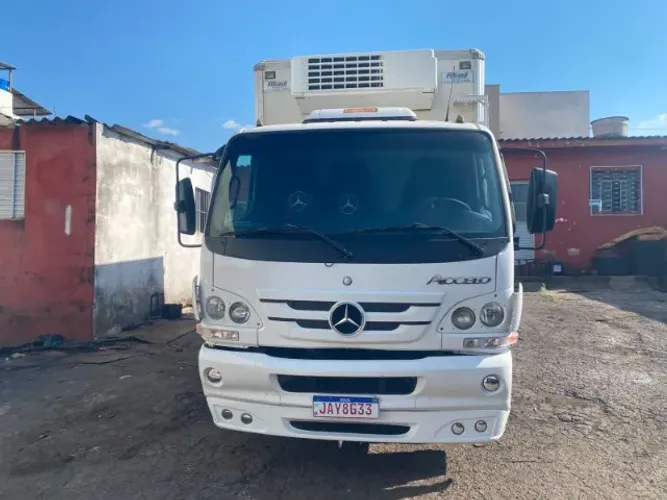 Accelo 815 baú refrigerado thermo king v500
