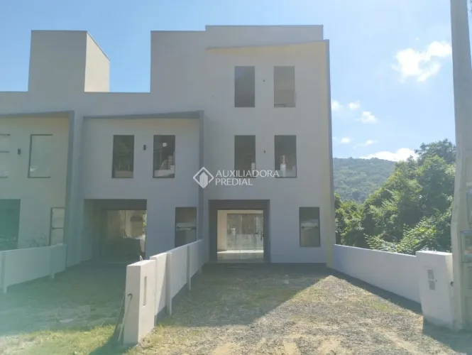 Casa 3 dormitórios Três Coroas Vista da Serra