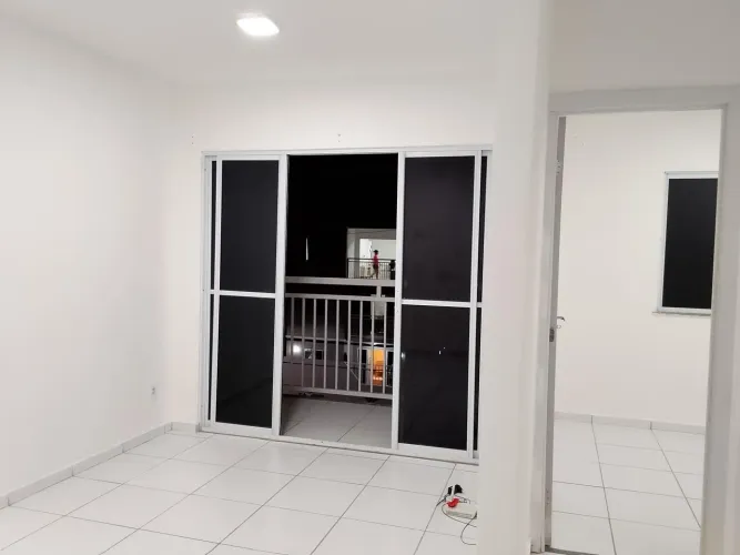 ALUGA-SE Apartamento no Condomínio Barra Sul Village 
