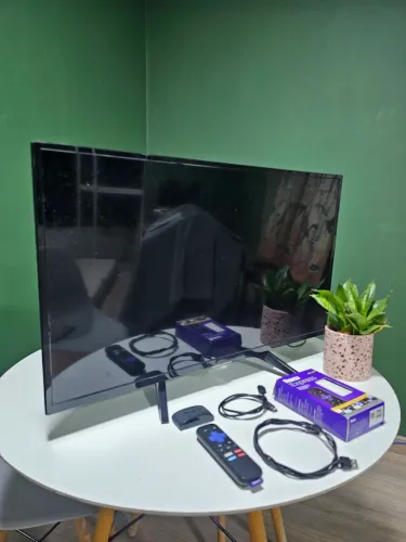 ? TV AOC 32" + Roku Streaming Player