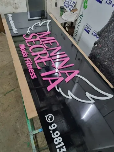 Fachadas placas totem