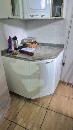 Balcão de canto com armário