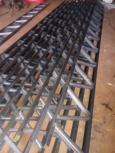 Treliças em perfil U 3 polegadas na chapa 14 com 44 cm largura e 6 metros de comprimento