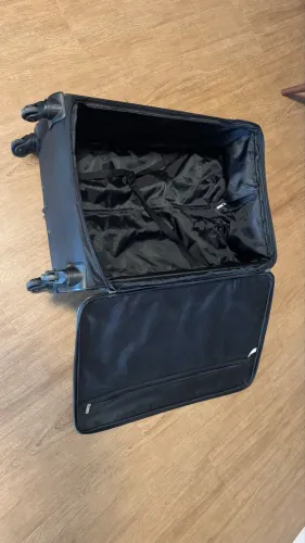 Vendo mala de viagem 23kg, em ótimo estado. Único uso.