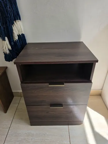 Criado mudo / mesa de cabeceira 2 gavetas