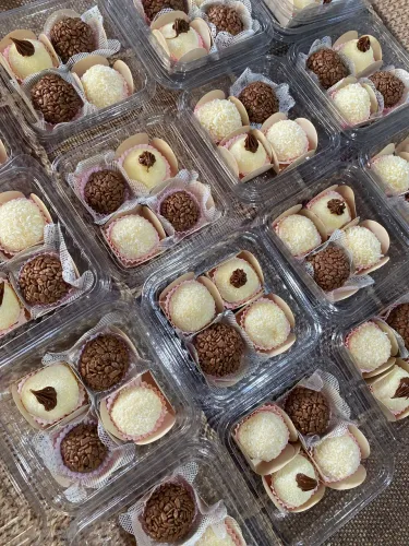Caixa da felicidade brigadeiros