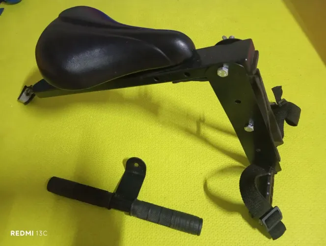Cadeirinha de bicicleta com guidão