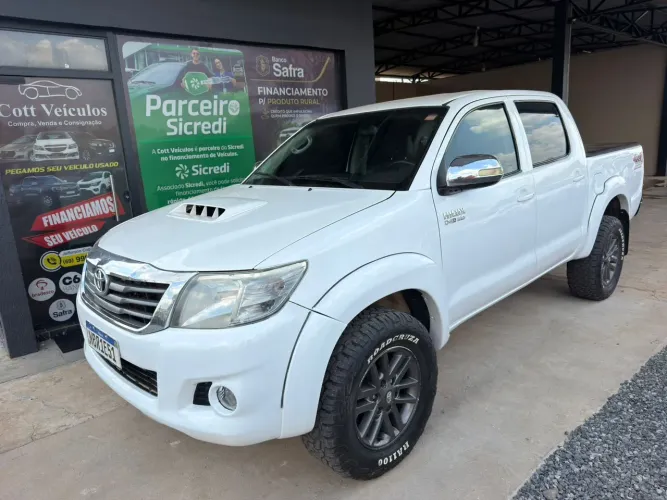 Toyota Hilux CD SRV D4-d 4X4 3.0 TDI Diesel AUT 2013