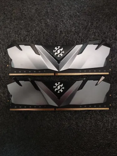 Memoria RAM 16GB (2x8GB) DDR4 3200MHz XPG Gammix D30 Excelente Estado