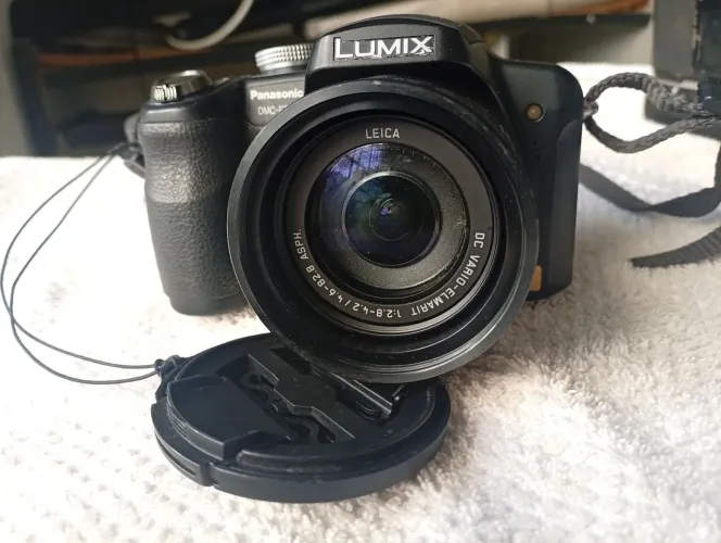 Panasonic Lumix DMC-FZ7, com lente Leica DC Vario-Elmarit 12x (36-432 mm
