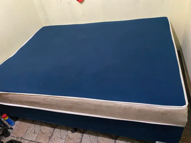 VENDE-SE CAMA DE CASAL
